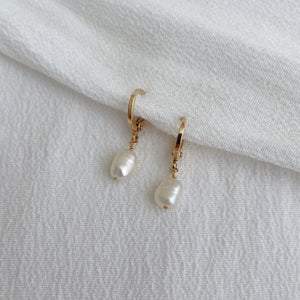 boucles d'oreilles mini créoles avec perle