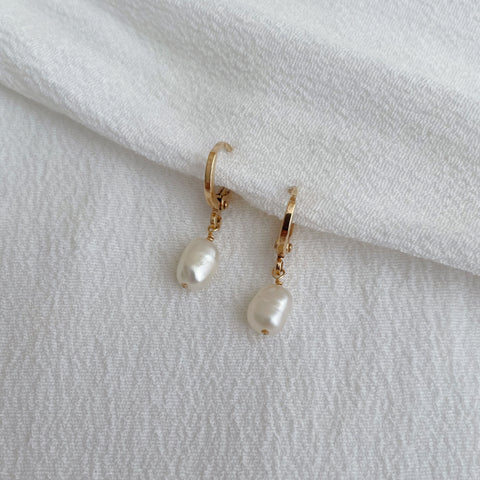 boucles d'oreilles mini créoles avec perle